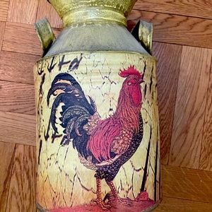 Perfect urn or vase. This is vintage fabulous We are downsizing. Rooster theme